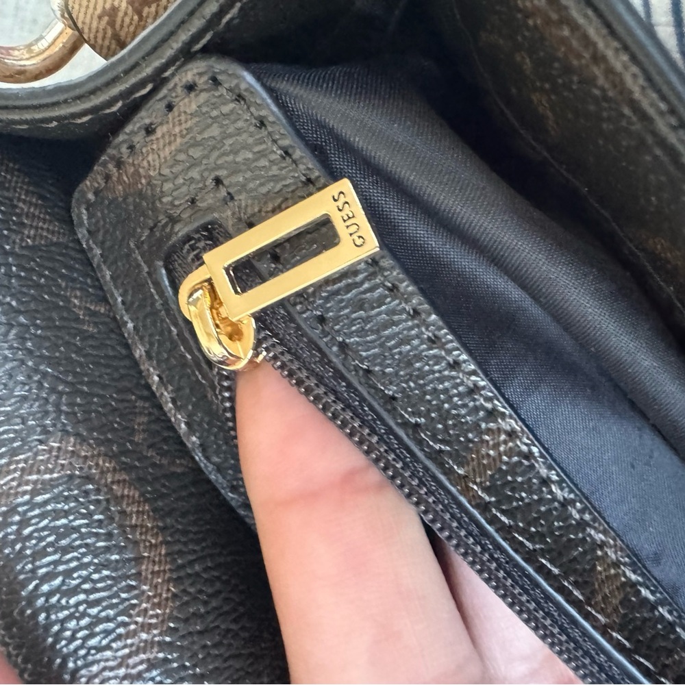 Guess crossbody bag - Picture 12 of 17